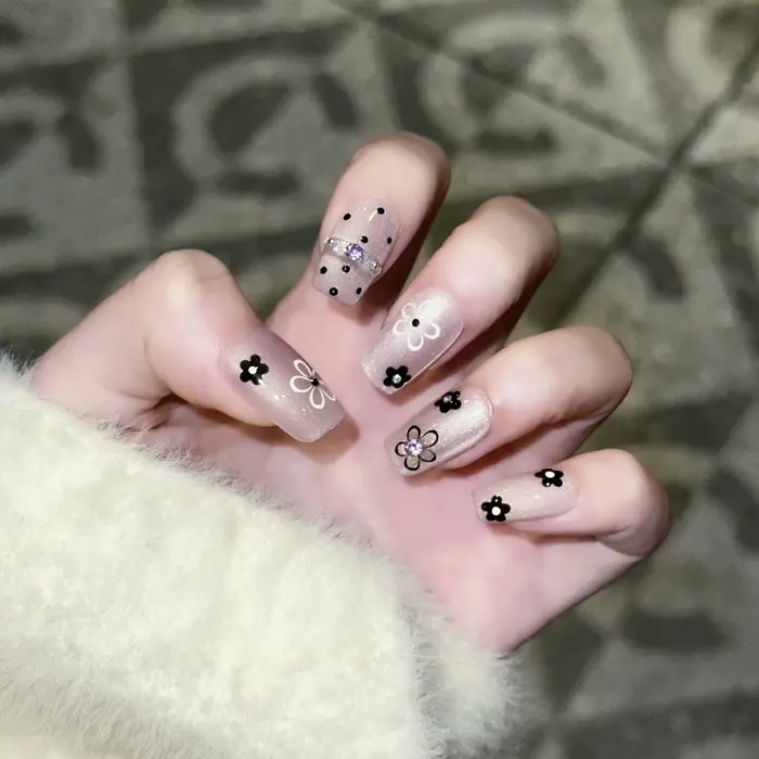 Faux ongles français faits à la main