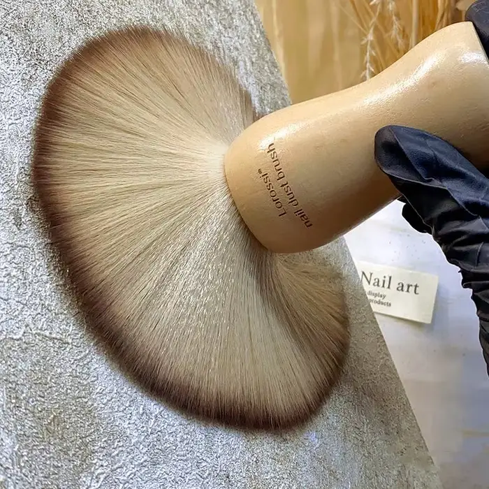 Professionnel moelleux ongles Art brosse ronde manche en bois nettoyage de la poussière