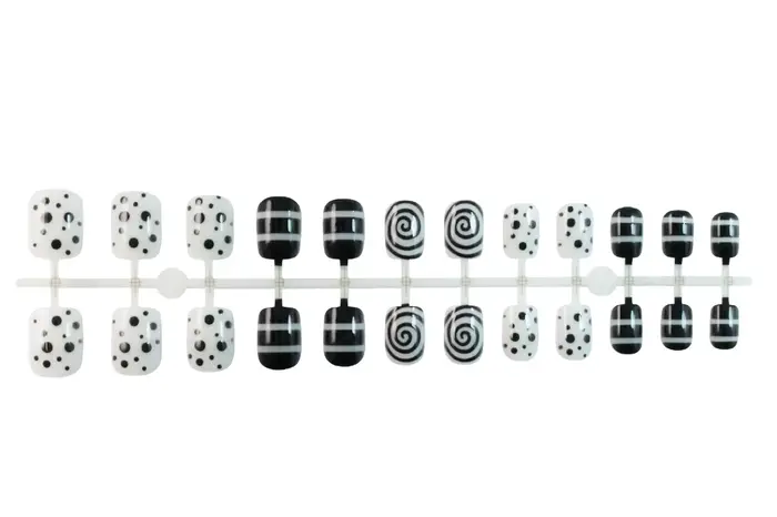 24 faux ongles courts carrés à motif géométrique rétro