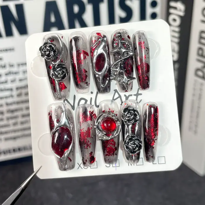 Presse gothique foncé sur les ongles, paillettes rouges, Design Rose en métal, avec pierres précieus
