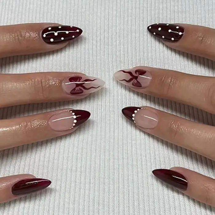 Faux ongles français à pois et amande