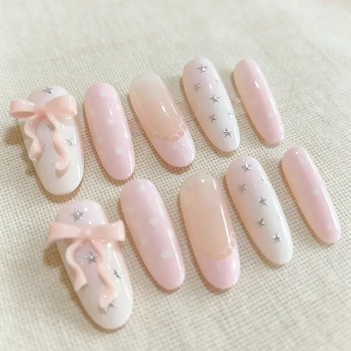 10 faux ongles en forme d'amande pressés à la main