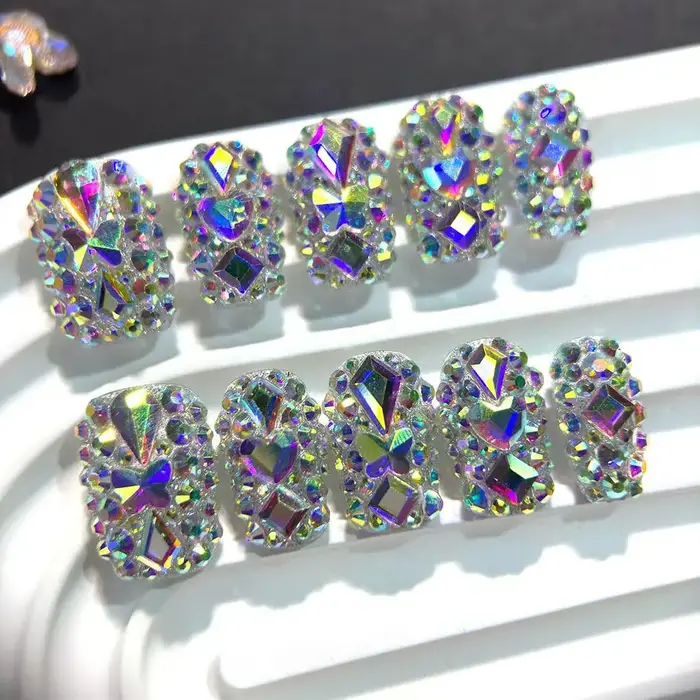 10 pièces haut de gamme AB plein de diamants colorés faux ongles faits à la main