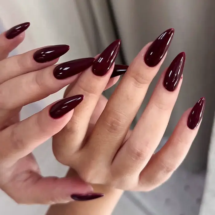 Presse gothique rouge foncé sur les ongles, faux ongles courts en amande pour filles épicées, faux o
