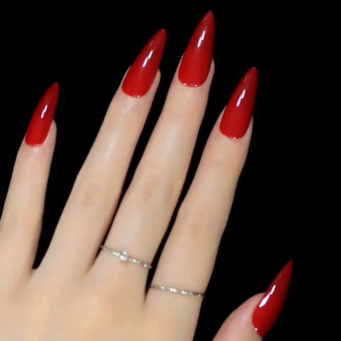 presse sur faux ongles stiletto finitions rouge brillant
