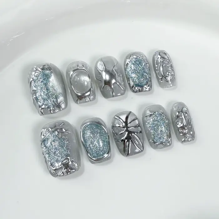10 faux ongles courts carrés faits à la main avec design 3D