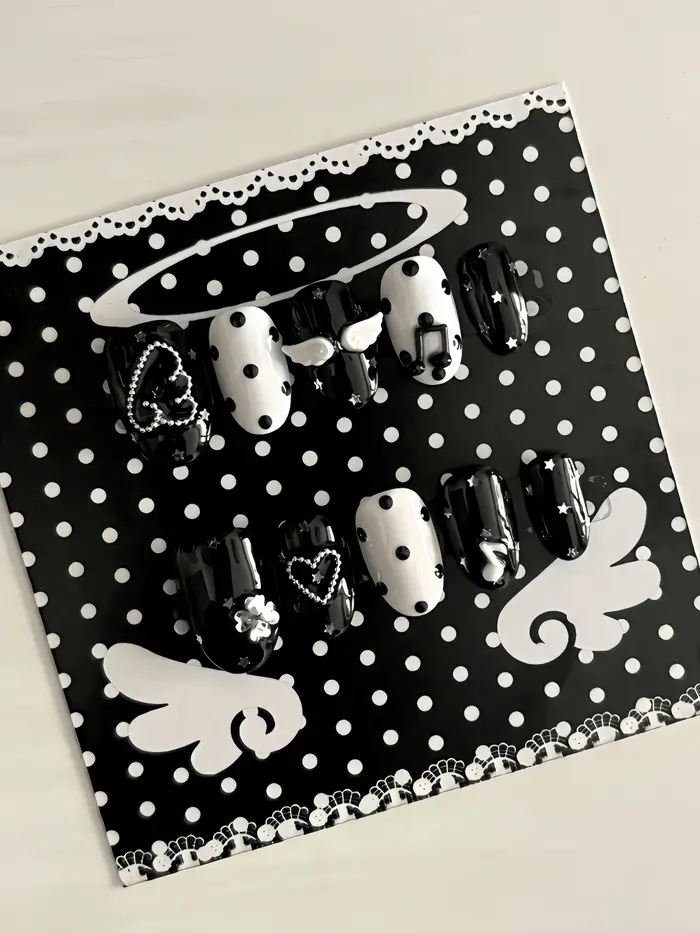 10 pièces d'ongles artificiels courts ovales faits à la main, couleurs contrastées noir et blanc ave