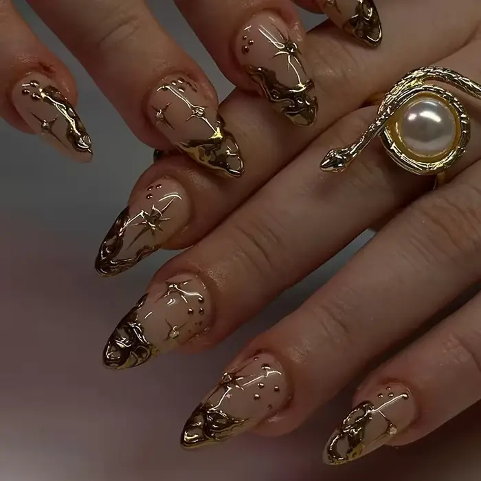 Faux ongles français simples avec tête d'amande