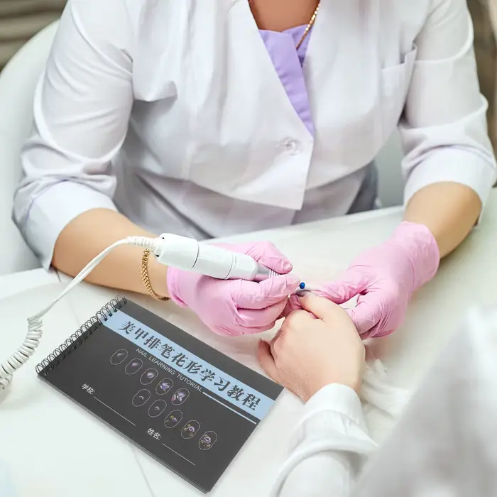 Cahier d'exercices de nail art avec modèles vierges pour débutants