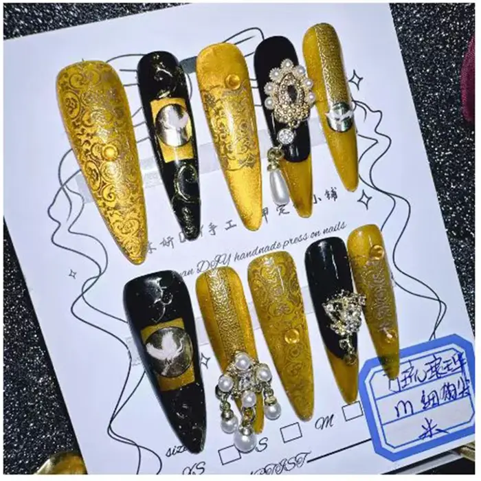 Miaojiang Gu – ongles à pression faits à la main