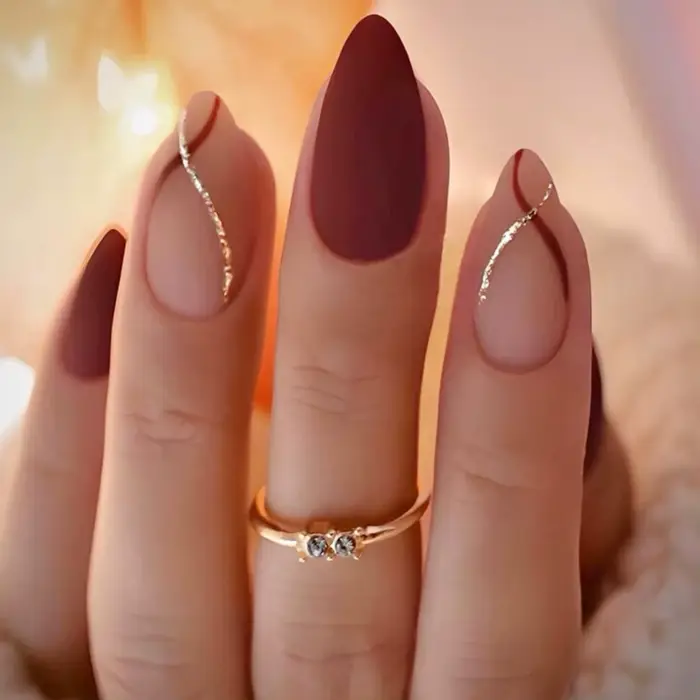 Femmes filles 24 pièces/ensemble forme de goutte moyenne français rouge or ligne Surface mate couverture complète portable faux ongles presse sur Nail Art