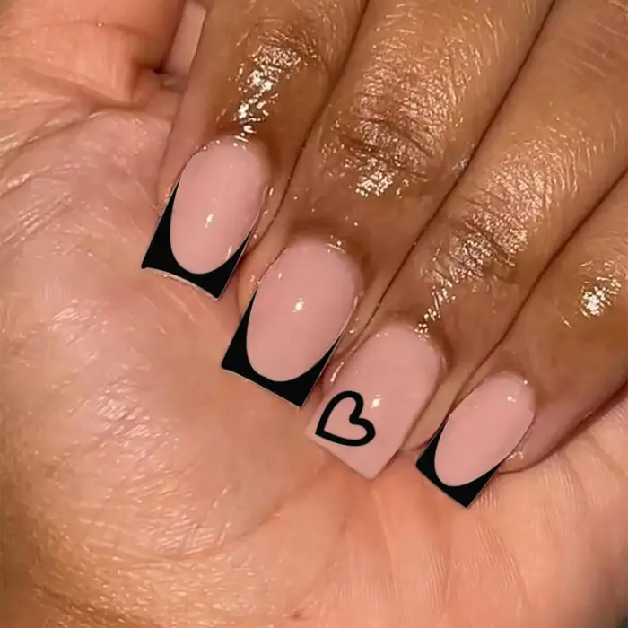 Faux ongles rectangulaires en forme de cœur