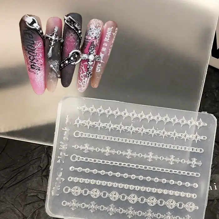 Moule à ongles en silicone haute transparence pour nail art gothique