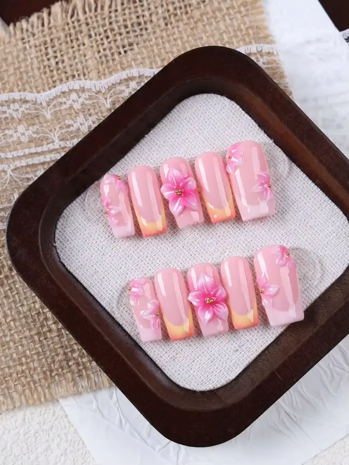 10 faux ongles à presser de style français, de longueur moyenne, rectangulaires, dégradé rose nude et orange, style féminin doux et pur, faits à la main, avec fleurs roses en relief en trois dimension