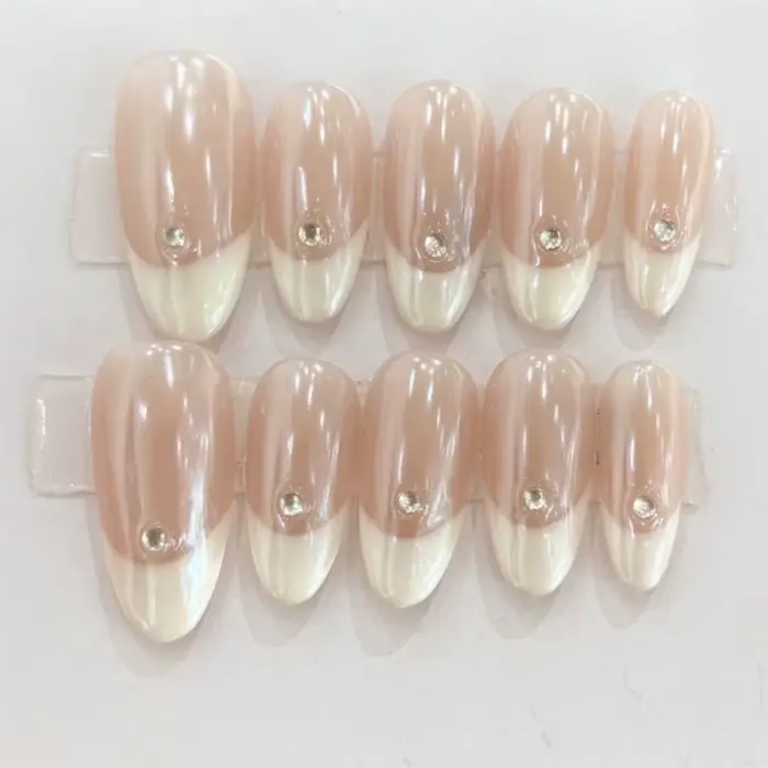 Faux ongles en diamant blanc fait à la main