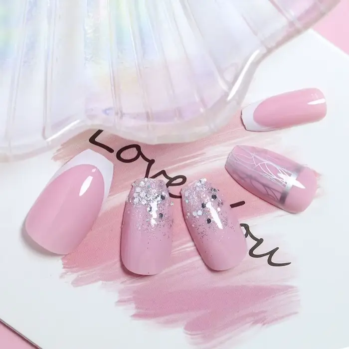 Faux ongles en forme de cercueil