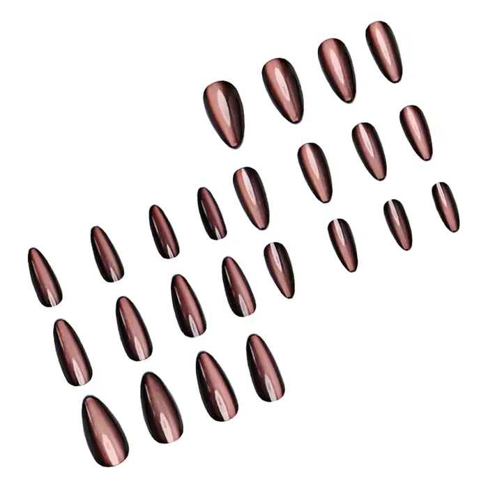 Ongles en amande faits à la main avec un effet œil-de-chat bordeaux profond