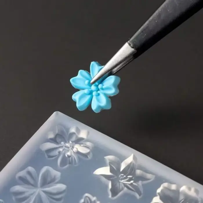 Moule à ongles en silicone motif pétales de fleurs printanières