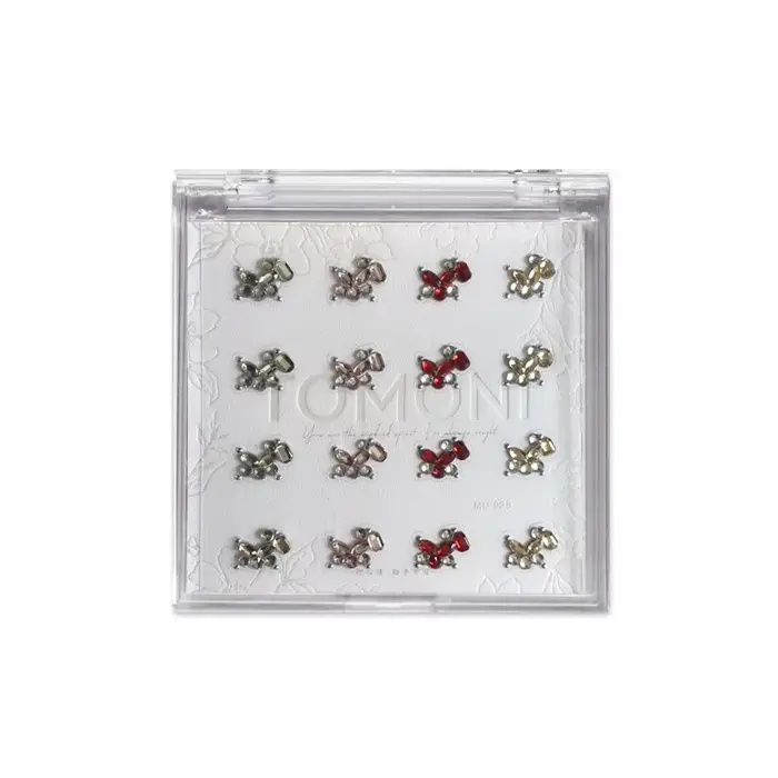Bijoux pour ongles en diamant avec des bords incrustés de diamants