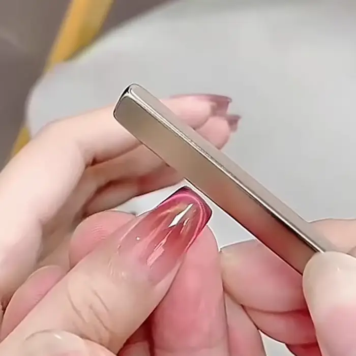 Aimant en bande pour ongles