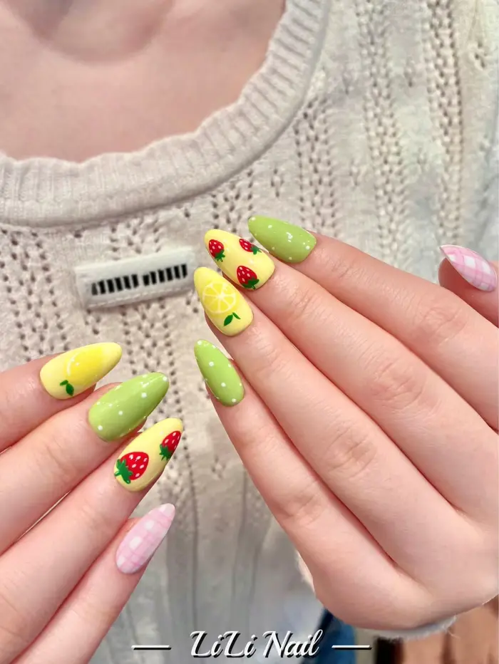 10 faux ongles adorables en forme d'amande