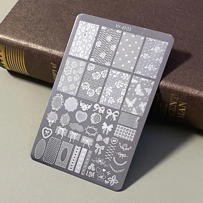 Modèle de manucure en plaque d'acier