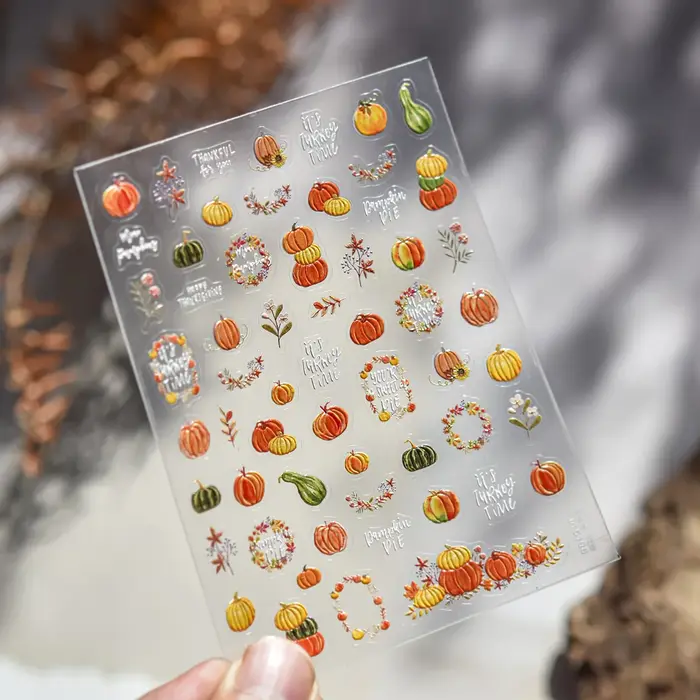 Autocollants pour ongles d'automne : Feuille tombée, champignon, coccinelle, citrouille, couronne, nœud. Accessoires d'art pour ongles, autocollants décoratifs auto-adhésifs.