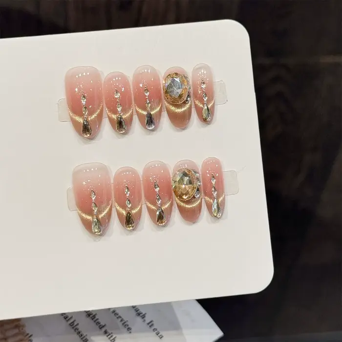 10 faux ongles marron imprimé léopard avec strass