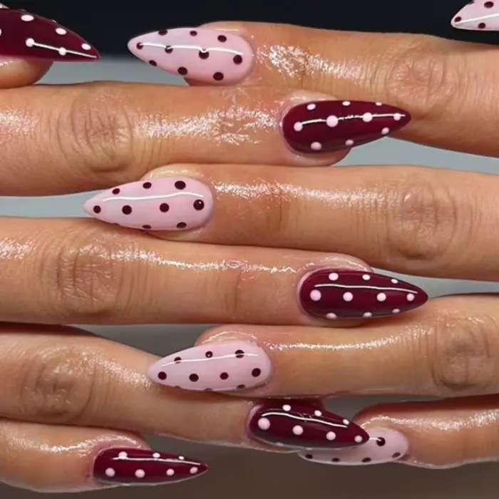 Blanc rond point à pois français brun Nail Art court