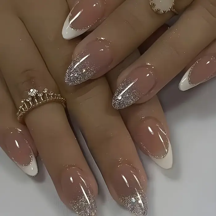 24 faux ongles en forme d'amande de taille moyenne