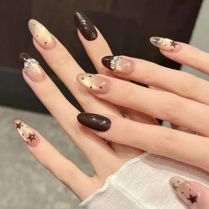 10 pièces à la main court ovale faux ongles marron étoile à cinq branches Style français presse
