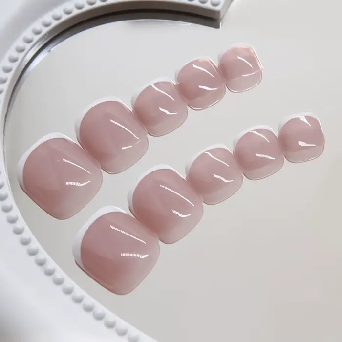 Charmantes faux ongles à presser French Tips 24 pièces