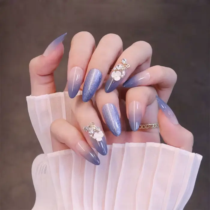 Faux ongles en diamant de même taille
