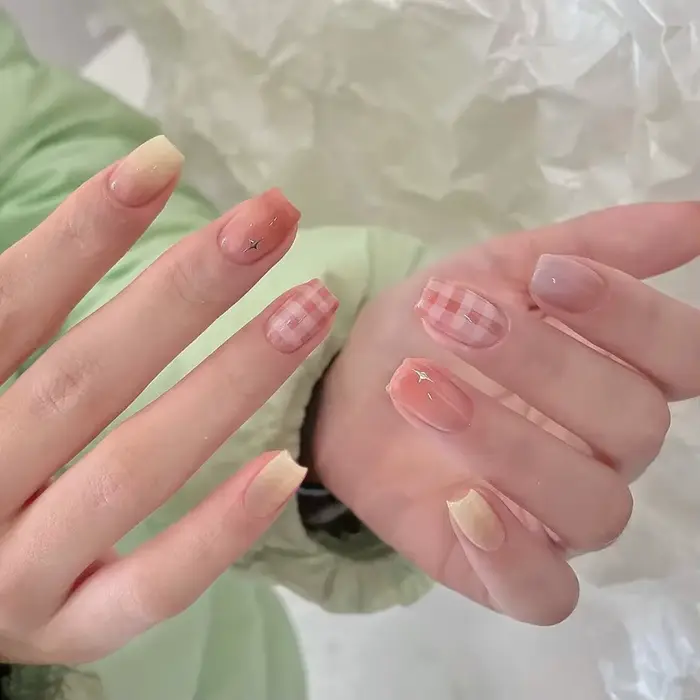 Faux ongles français colorés, 24 pièces, Design à rayures diagonales, courts et ronds, élégants, à p