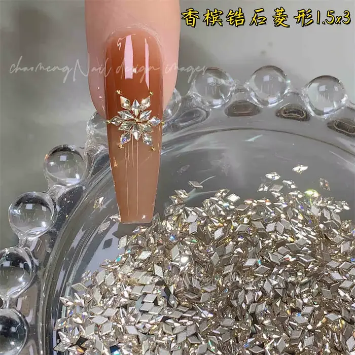 100 pièces glace-Transparent Mini étincelle Nail Art strass 1.5x3mm oeil de cheval/losange 3D paille