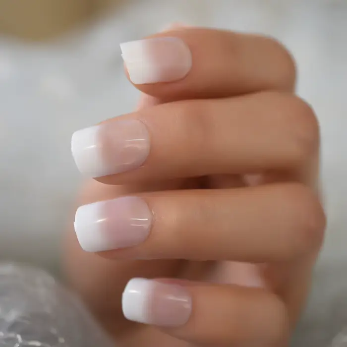 Fench manucure 24 pièces presse sur les pointes des ongles