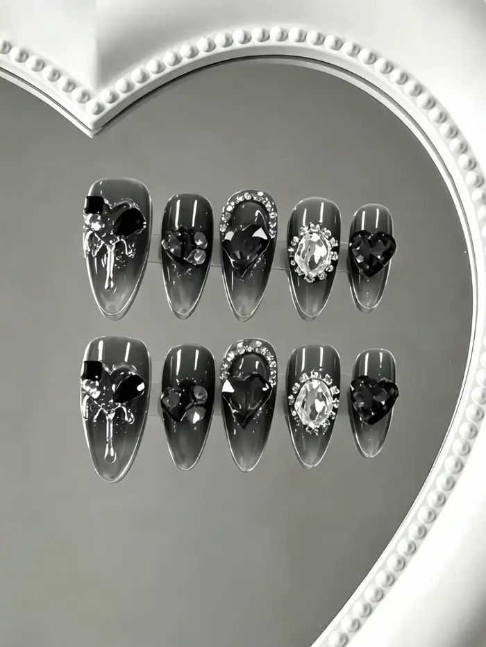 10 faux ongles de longueur moyenne en forme d'amande