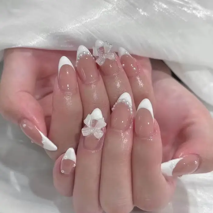 Presse française blanche sur les ongles, modèles de nœud papillon 3D, couleur chair, faux ongles por