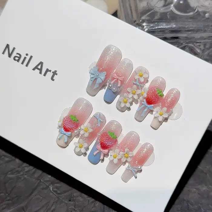 Mignon 3D fraise fleur Blush press-on ongles doux été rose bleu arc perles français Nail Art oeil de chat paillettes