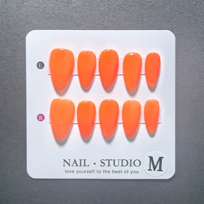 10 faux ongles en amande à presser