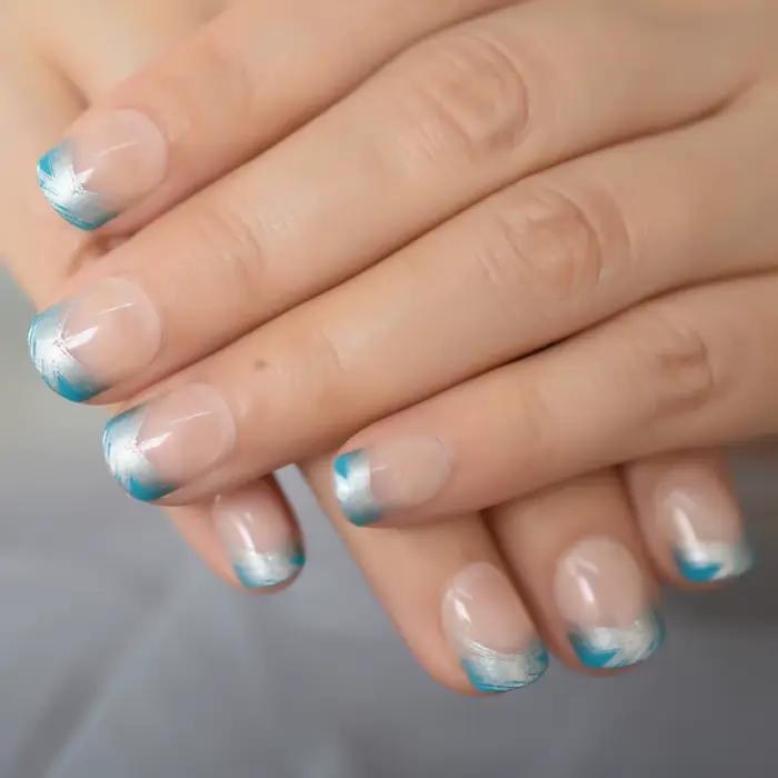Faux ongles français instantanés blancs irisés, paillettes biseautées, courts et carrés, pointes d'a