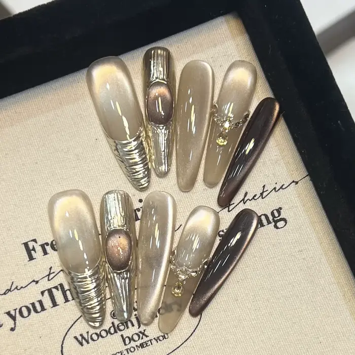 Faux ongles à pression œil de chat marron