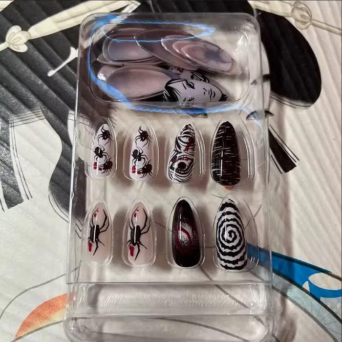 24 pièces horreur bande dessinée Halloween faux ongles Tomie presse