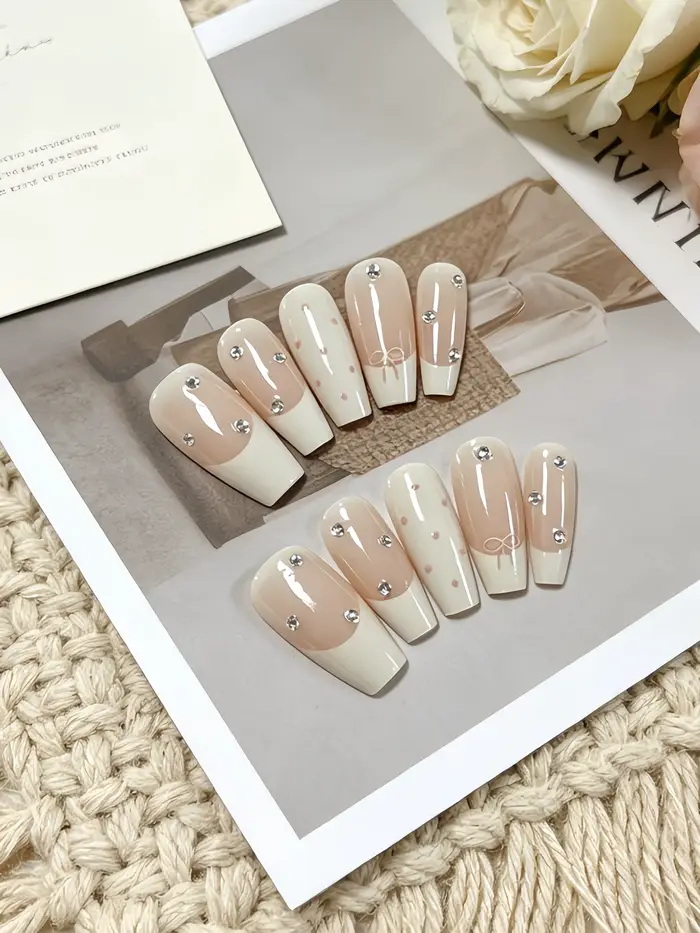 10 faux ongles trapézoïdaux de longueur moyenne