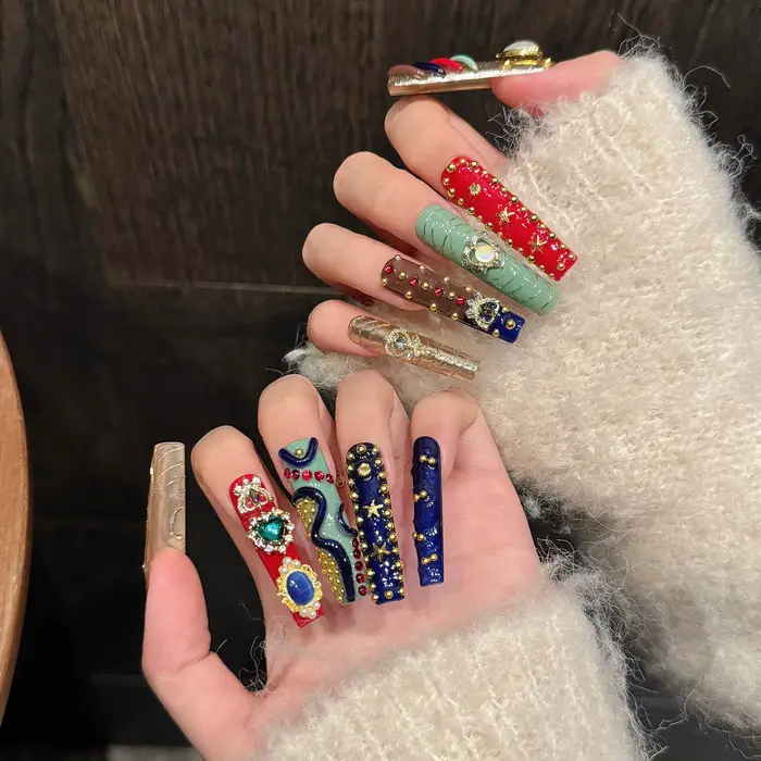 Presse faite à la main sur les ongles Design en cristal complet Style Baroque faux
