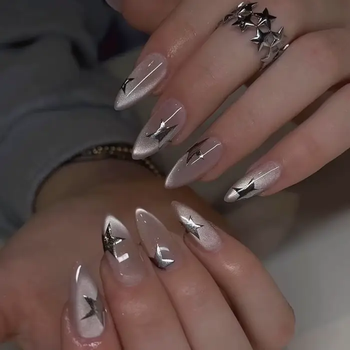24 faux ongles nude en amande avec pointe française