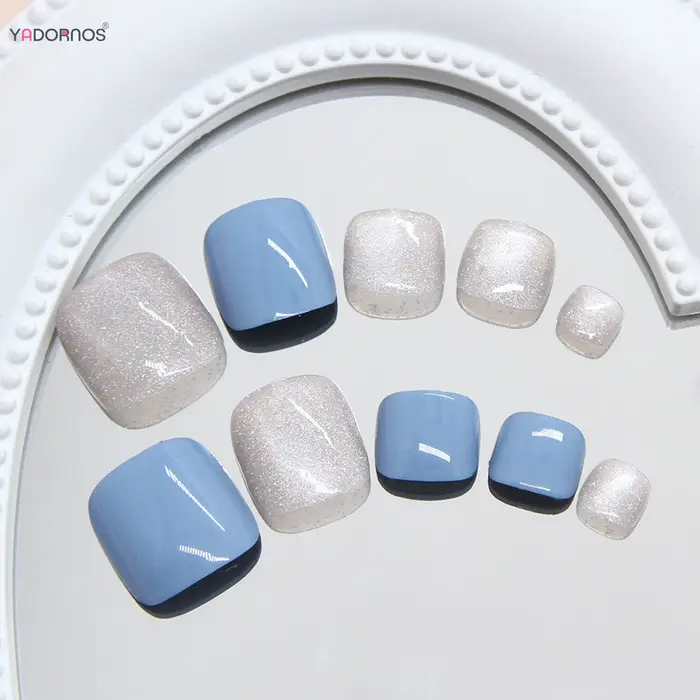 Faux ongles d'été bleus à paillettes brillantes