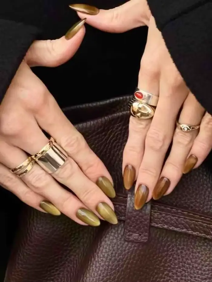 Faux ongles automne hiver fait à la main Caramel français conseils