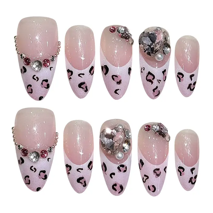 Faux ongles léopard, design œil de chat français