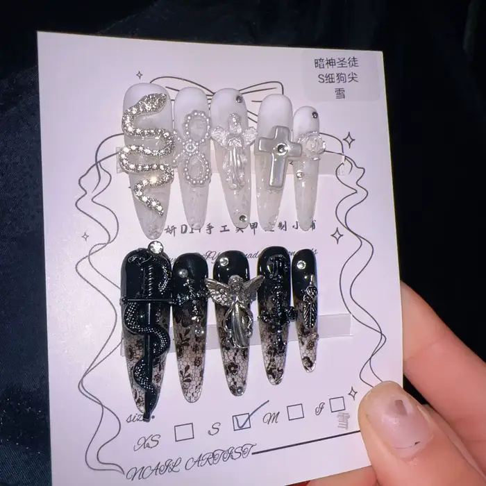 Ensemble de faux ongles gothiques foncés de luxe